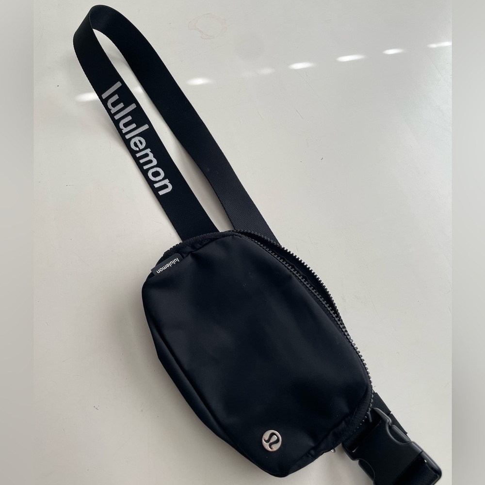 LuluLemon Everywhere Belt Bag 1L